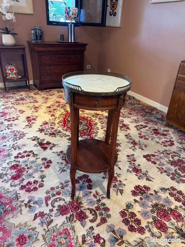 Guéridon / table d’appoint ancienne en bois et marbre – style Louis XVI (image 1)