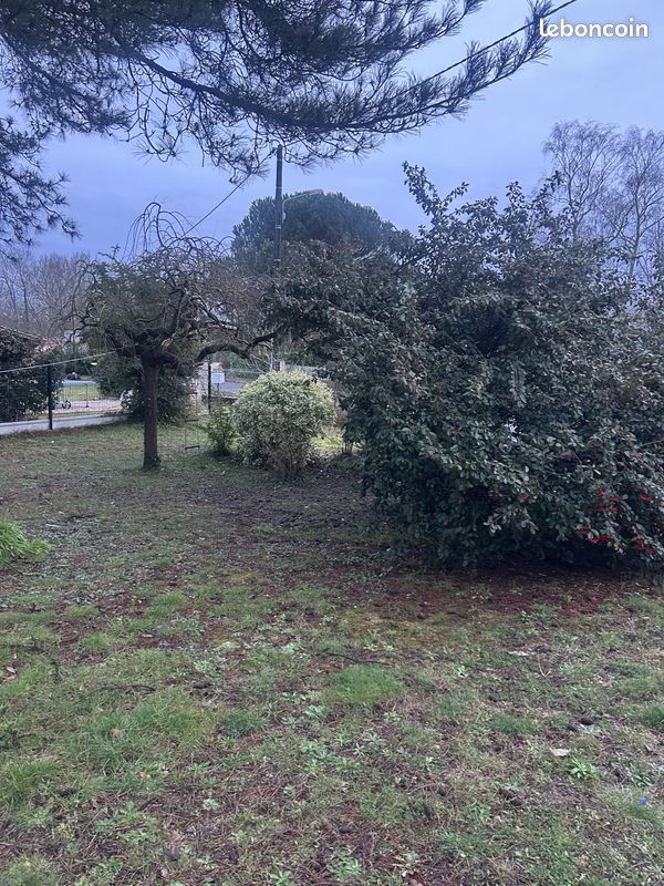 Terrain à bâtir de 500 m² à FARGUES-SAINT-HILAIRE (33) · 140 000 €