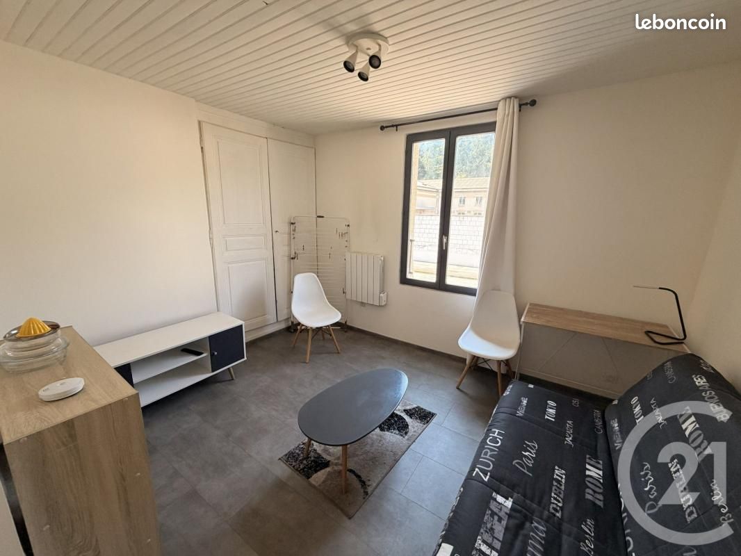 Appartement 1 pièce 18 m² · à Châlons-en-Champagne · 18 m² · 400 €
