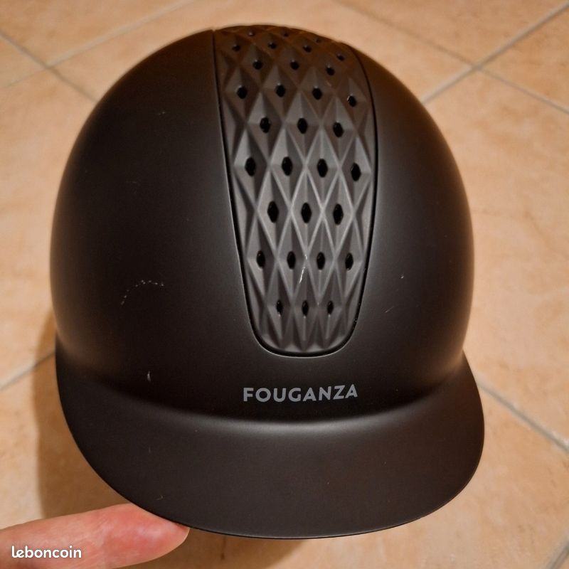 Casque équitation 55cm. TB état (image 1)