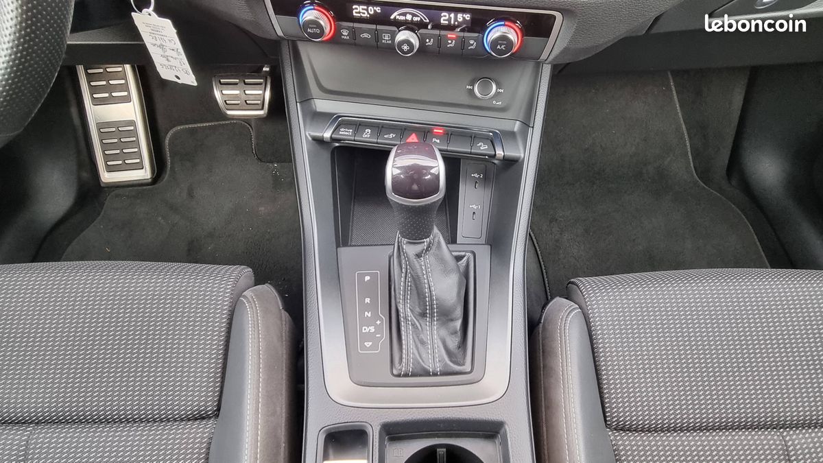AUDI Q3 45 TFSIe 245 ch S tronic 6 S line (image 19)