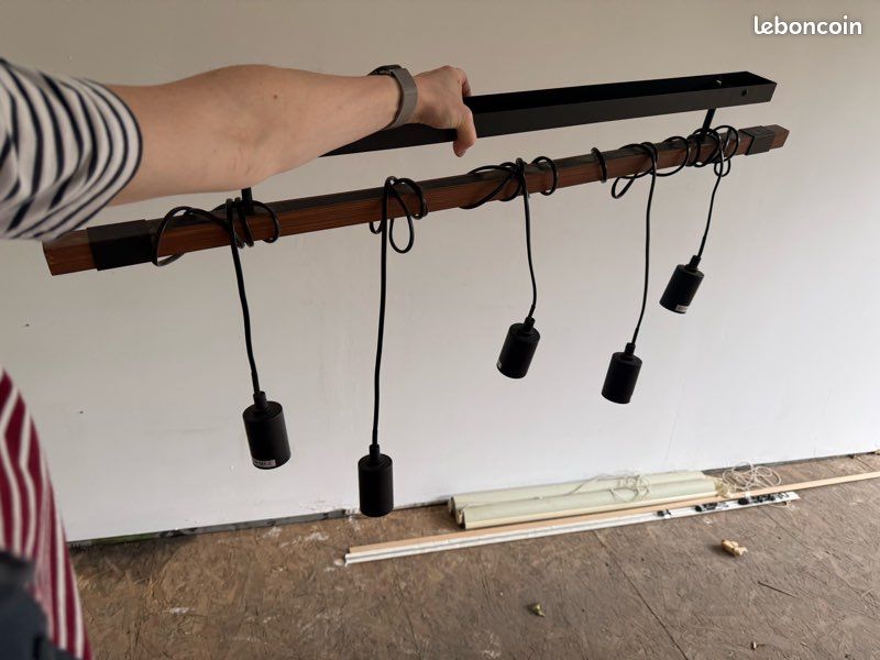 Suspension style industriel (image 1)