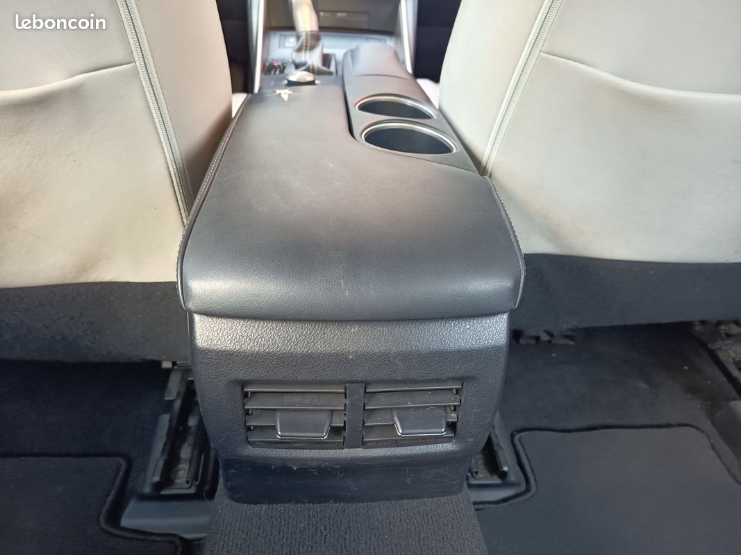 LEXUS IS 300H HYBRIDE ESSENCE 2.5 L - 181 CH PACK - Boite Automatique – 01/2015 – 273 593 KM – VO 432 (image 15)