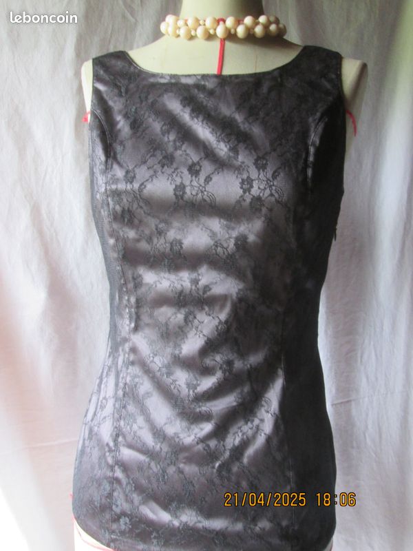 Top Noir En Dentelle - Taille 38, Dos Décoré, Neuf (sans étiquettes)