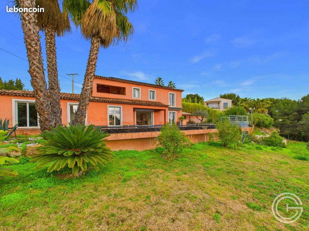 Maison 5 pièces 255 m² · à Cagnes-sur-Mer · 255 m² · 1 350 000 €