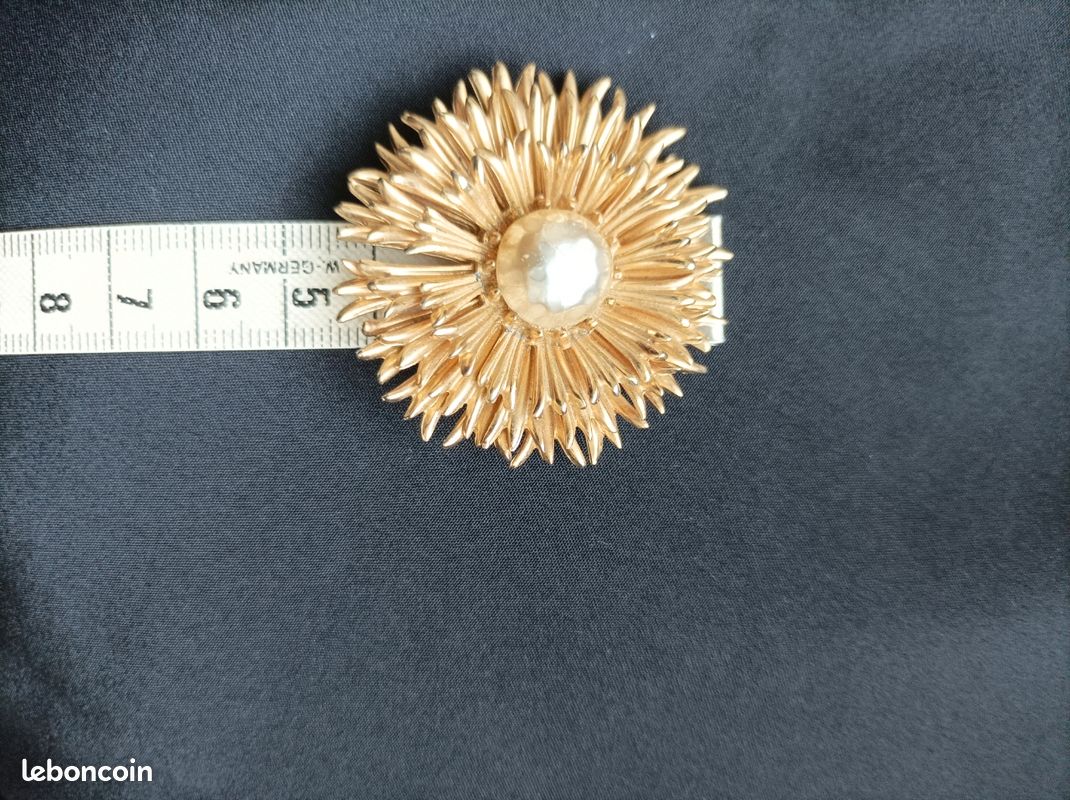 Ancienne Broche Des Années 40/50 - Métal Doré Et Bakélite Jaune - Vintage - Bon état