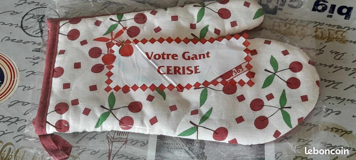 Gant Manique de cuisine '" motifs cerises"- Etat Neuf - Marque François Saget (image 1)