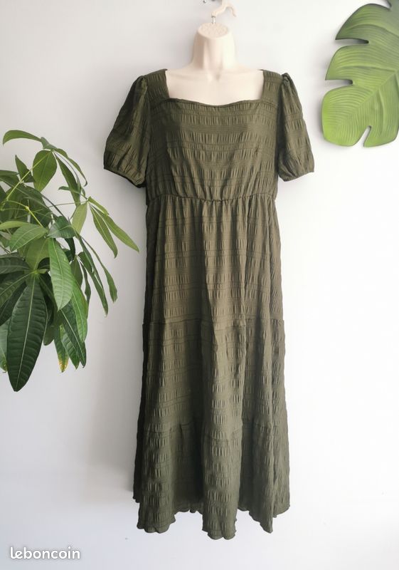 Robe SHEIN Taille 44 - Évasée Genoux, Manches Longues, Motif Bariolé - Comme Neuve, Très Peu Portée !