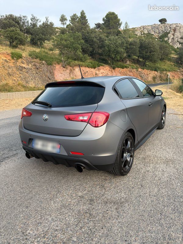 Alfa Romeo Giulietta QV Launch Edition (image 6)
