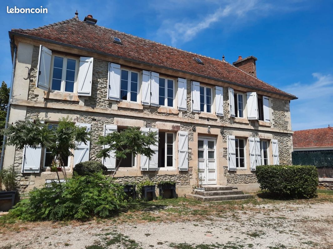 Maison 12 pièces 246 m² · à Saint-Parres-lès-Vaudes · 246 m² · 275 000 €