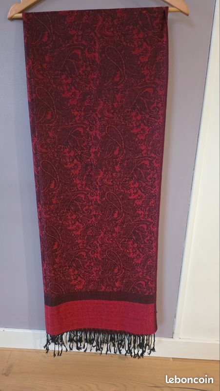 Vends foulard neuf (image 1)
