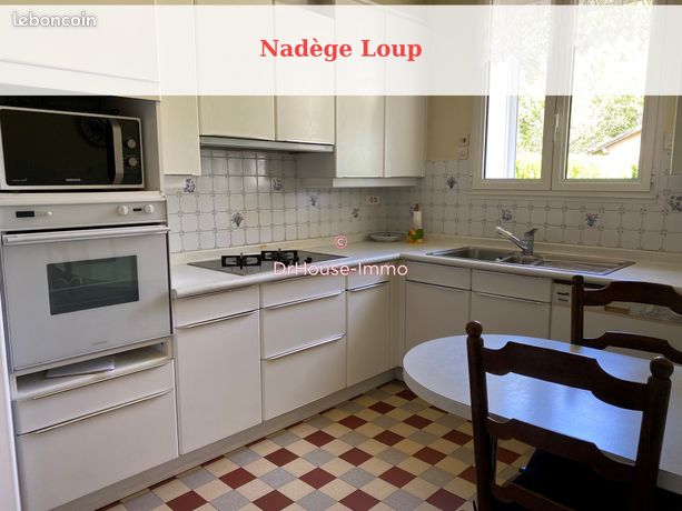 https://img.leboncoin.fr/api/v1/lbcpb1/images/33/be/46/33be46a59e509982f8723a08de058e8b05fff829.jpg?rule=ad-image