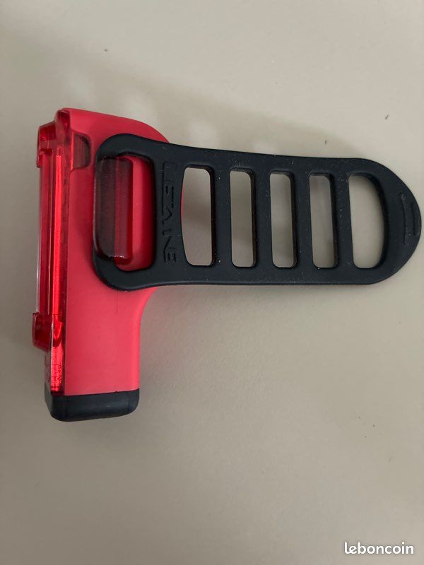 Lumière arrière Lezyne strip pro 300 (image 2)