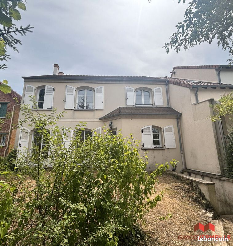 Maison 7 pièces 151 m² · à Poissy · 151 m² · 2 340 €