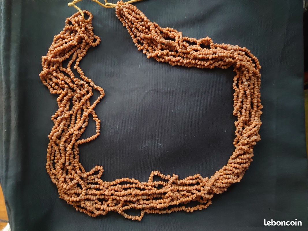 Collier artisanal ethnique plusieurs rangées de perles de pierres couleur beige camel Quelle pierre? (image 12)