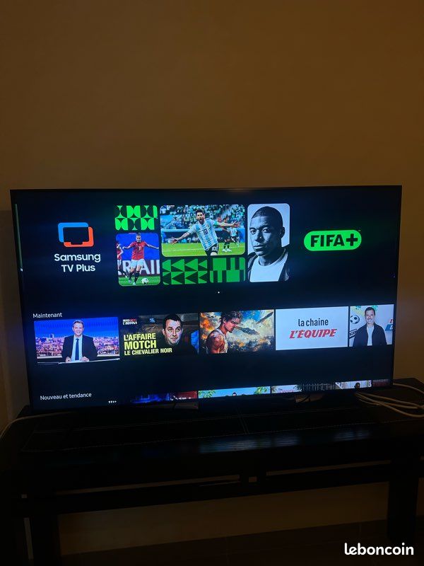 Téléviseur Smart TV Samsung 55" (138 cm) 4K Ultra HD (image 1)