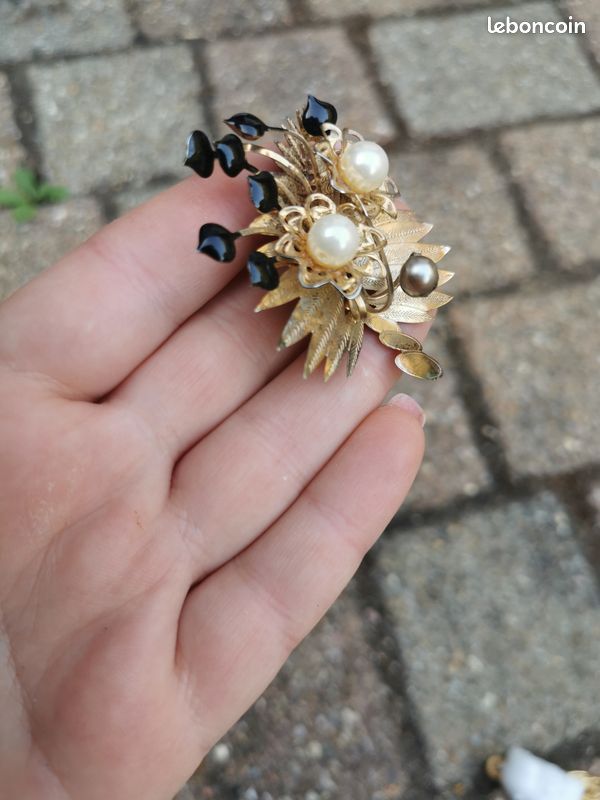 Broche Florale Vintage Années 80 - Métal Doré Avec Perle Centrale - Occasion