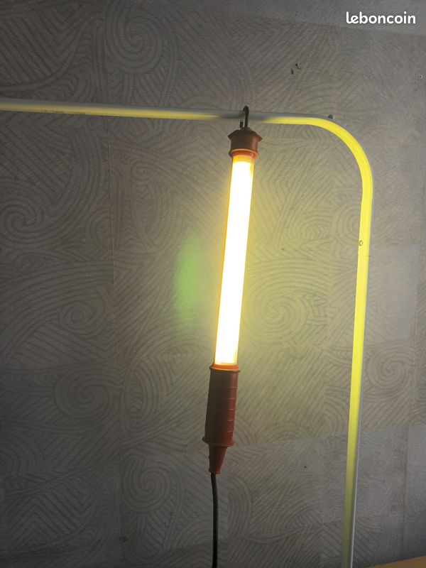 Lampe baladeuse à crochet avec câble 4m80 (image 1)