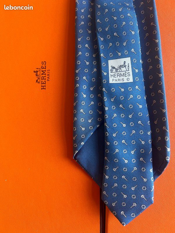 Cravate HERMÈS En Soie 100% Multicolore - Modèle 387EA, Occasion (état GC - BE)
