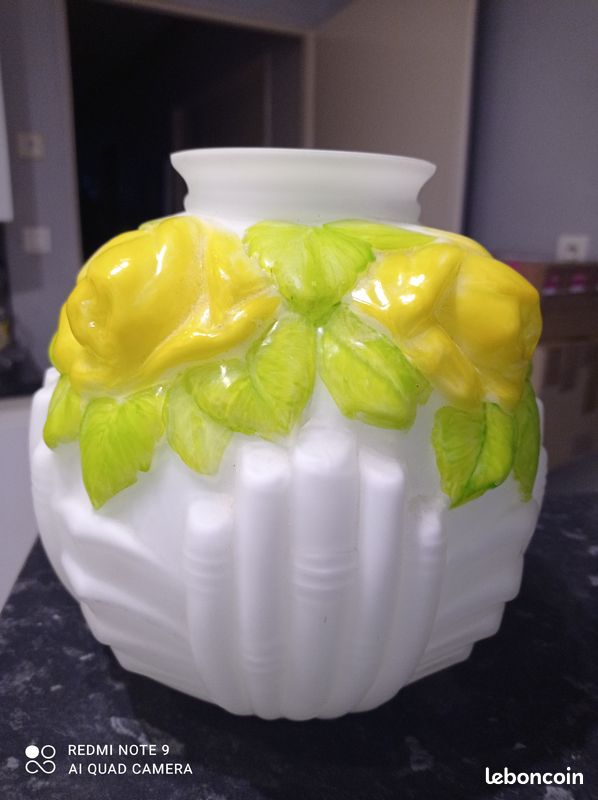 Joli et ancien vase en opaline art déco (image 1)