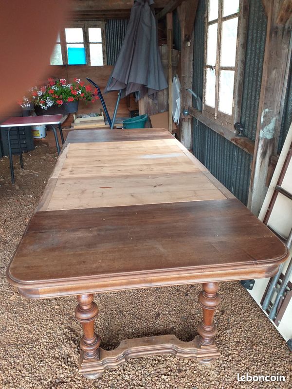 Vieille table en bois (image 2)