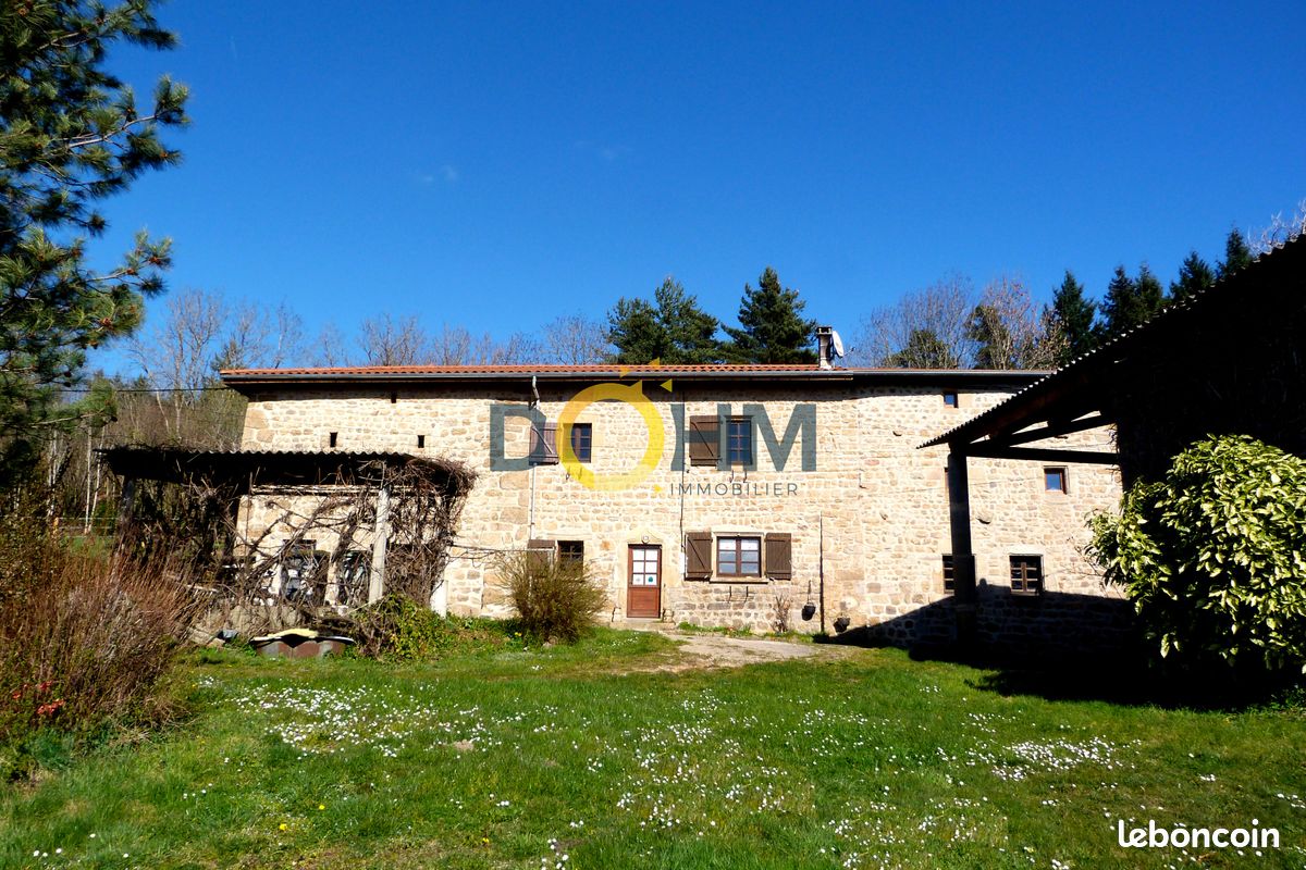 Maison 6 pièces 209 m² · à Saint-Nizier-de-Fornas · 209 m² · 240 000 €