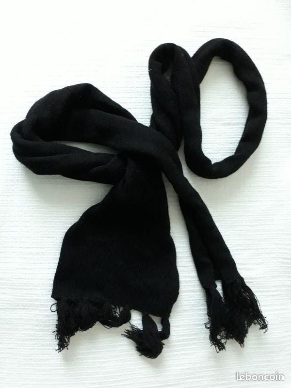 LONGUE ECHARPE TRICOT NOIRE H&M - Etat Neuf (image 1)