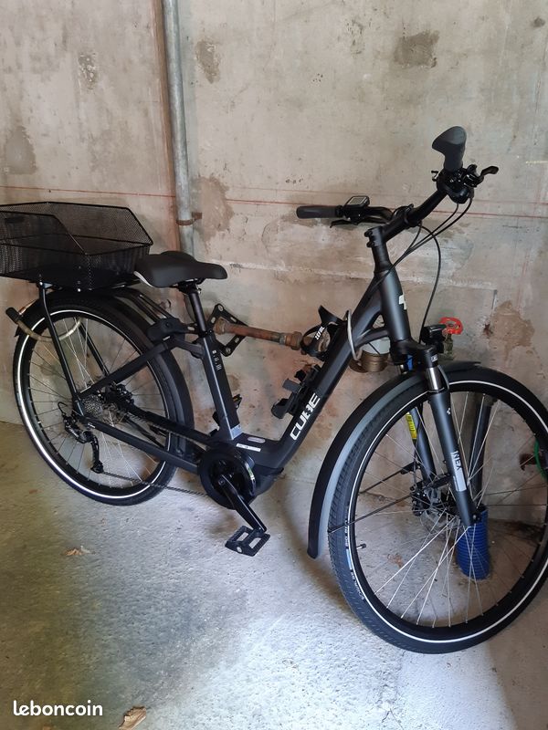 Cube Town Sport Hybrid One 400 CUBE Town Sport Hybrid ONE 400 Easy