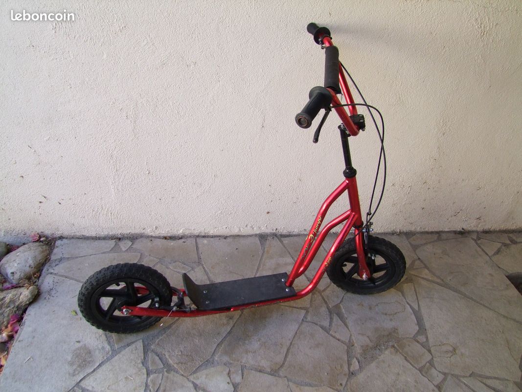 Trottinette rouge de la marque D'JUMPY (pas électrique) (image 1)