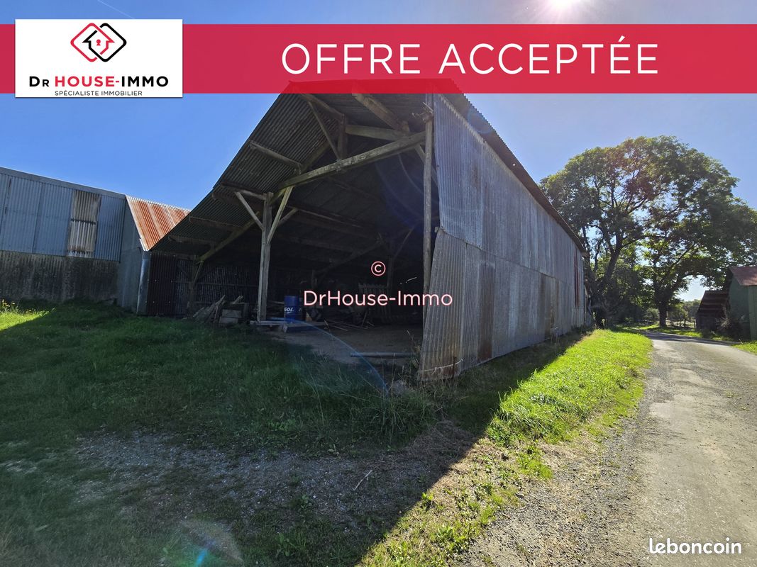 Local commercial 831 m² · à Fenioux · 831 m² · 13 500 €