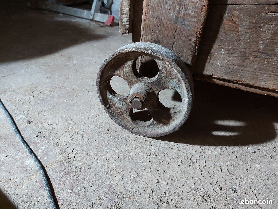 Charriot ancien industriel bois fonte (image 4)