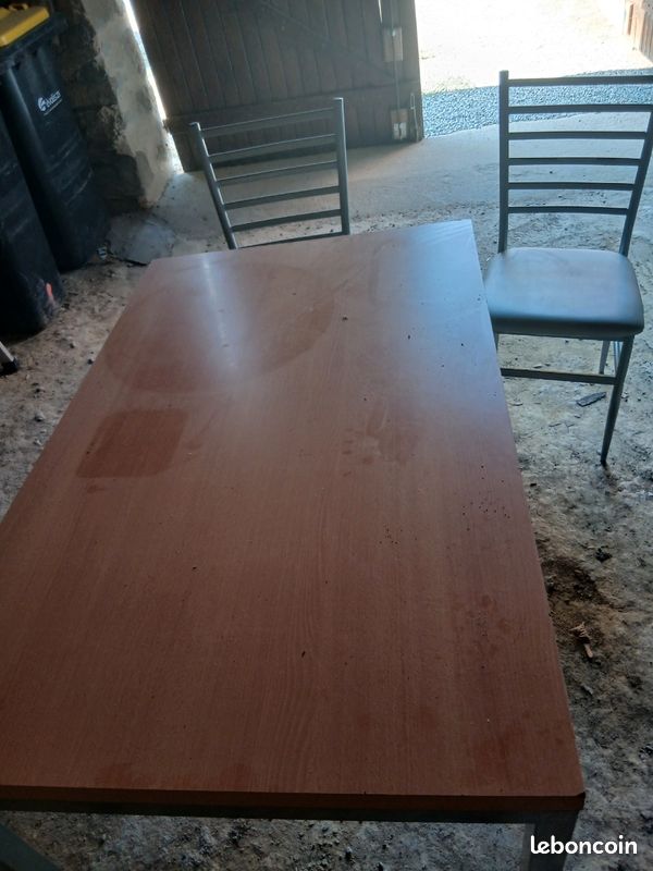 Vend table plus 4 chaises (image 1)