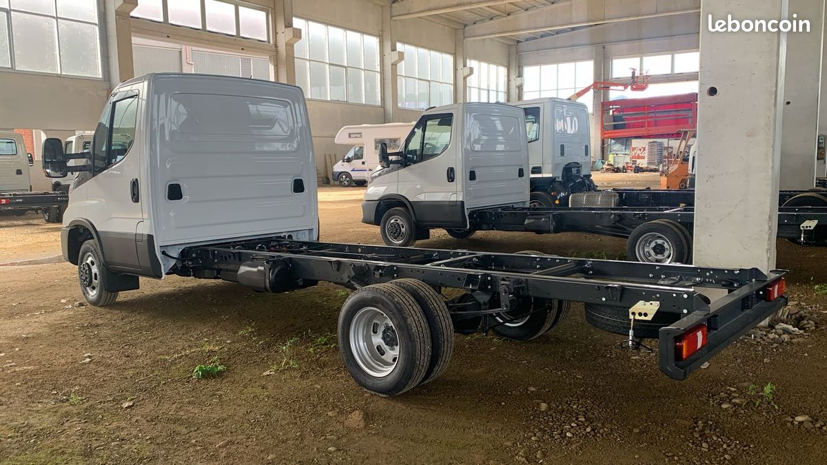 Dépanneuse IVECO DAILY 35C18 (image 4)