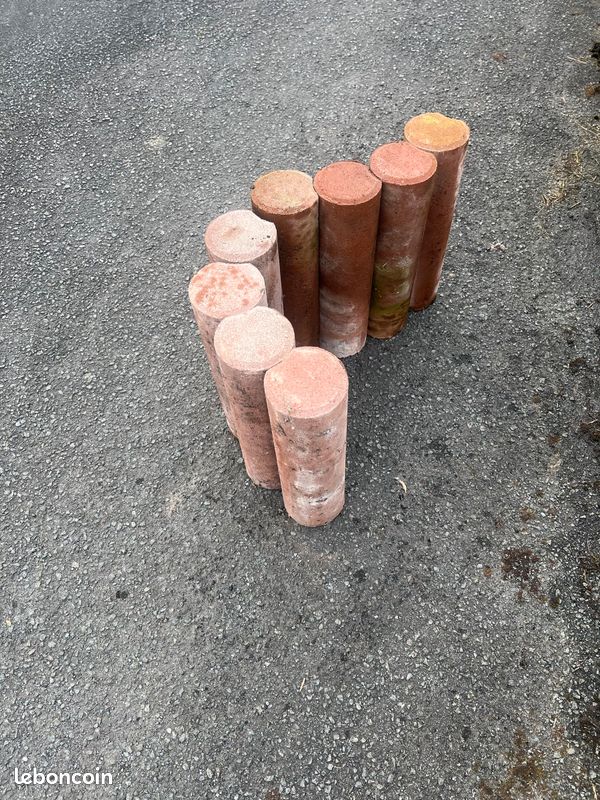 140 Bordures soit 14 mètres bordurette séparation béton rouge jamais posé (image 1)