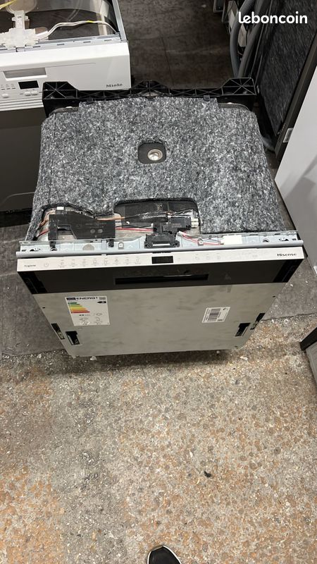 Lave-vaisselle encastrable Hisense 16 couverts (image 2)