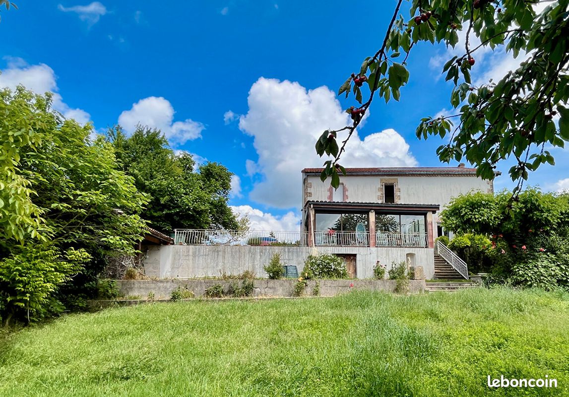 Maison 8 pièces 179 m² · à Monclar · 179 m² · 199 900 €