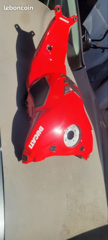 Réservoir ducati streetfighter v4s (image 1)