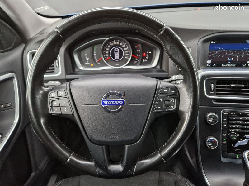 Volvo V60 D3 150CH MOMENTUM GEARTRONIC * ATTELAGE * BLUETOOTH * SUIVI COMPLET (image 10)