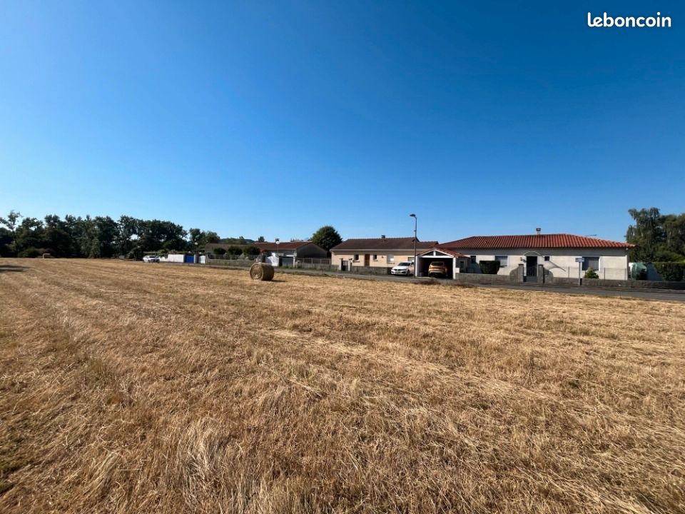 Terrain 600 m² Juillan · 57 000 €