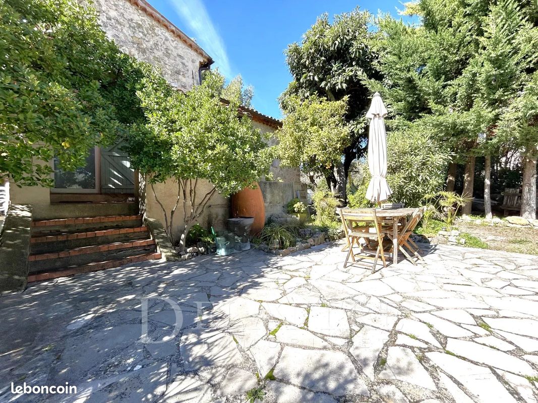 Maison 4 pièces 101 m² · à Le Rouret · 101 m² · 599 000 €