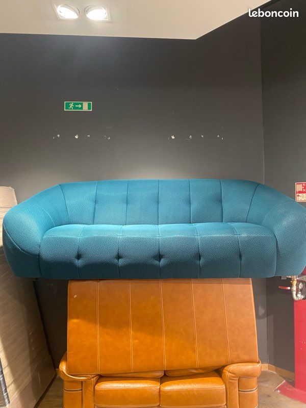 Canapé moderne est élégant (image 1)