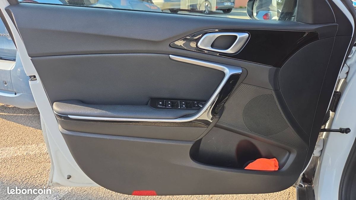 Kia Xceed 1.6 T-GDi 204 DCT7 Launch Edition (image 7)