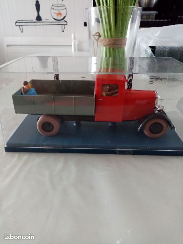 TINTIN CAMION ROUGE LOTUS BLEU AU 1/24e (image 1)