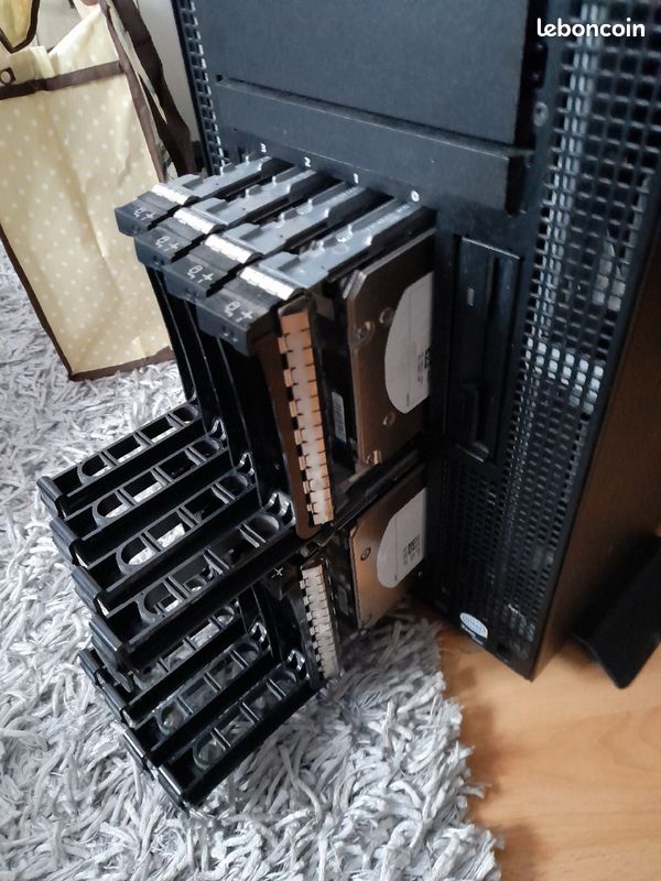 Dell PowerEdge 2900 Server Replacement Spare Hard Drives & Trays (image 3)