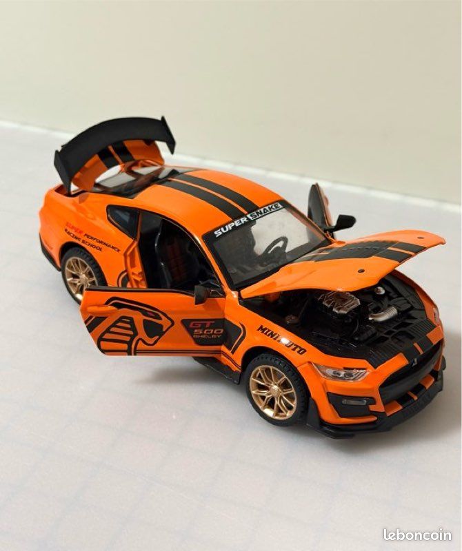Voiture miniature de collection 1/24 Ford Mustang GT500 (image 5)