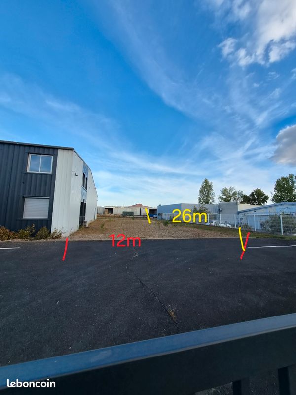 Location terrain clôt · à Reyrieux · 350 €/mois