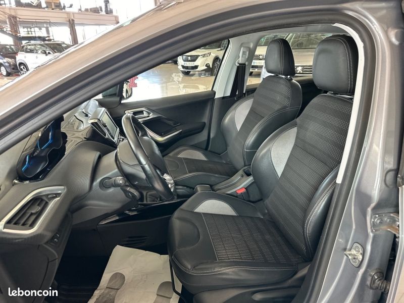 Peugeot 2008 1.2 PureTech 82ch Allure (image 9)