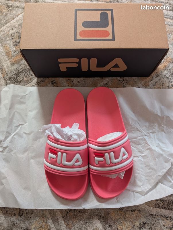 Claquettes / Tongs Fila (image 1)