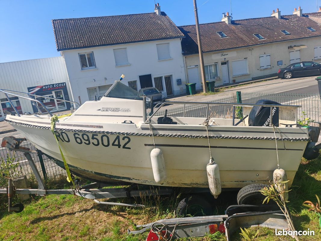 Vend ou échange bateau à moteur - Nautisme