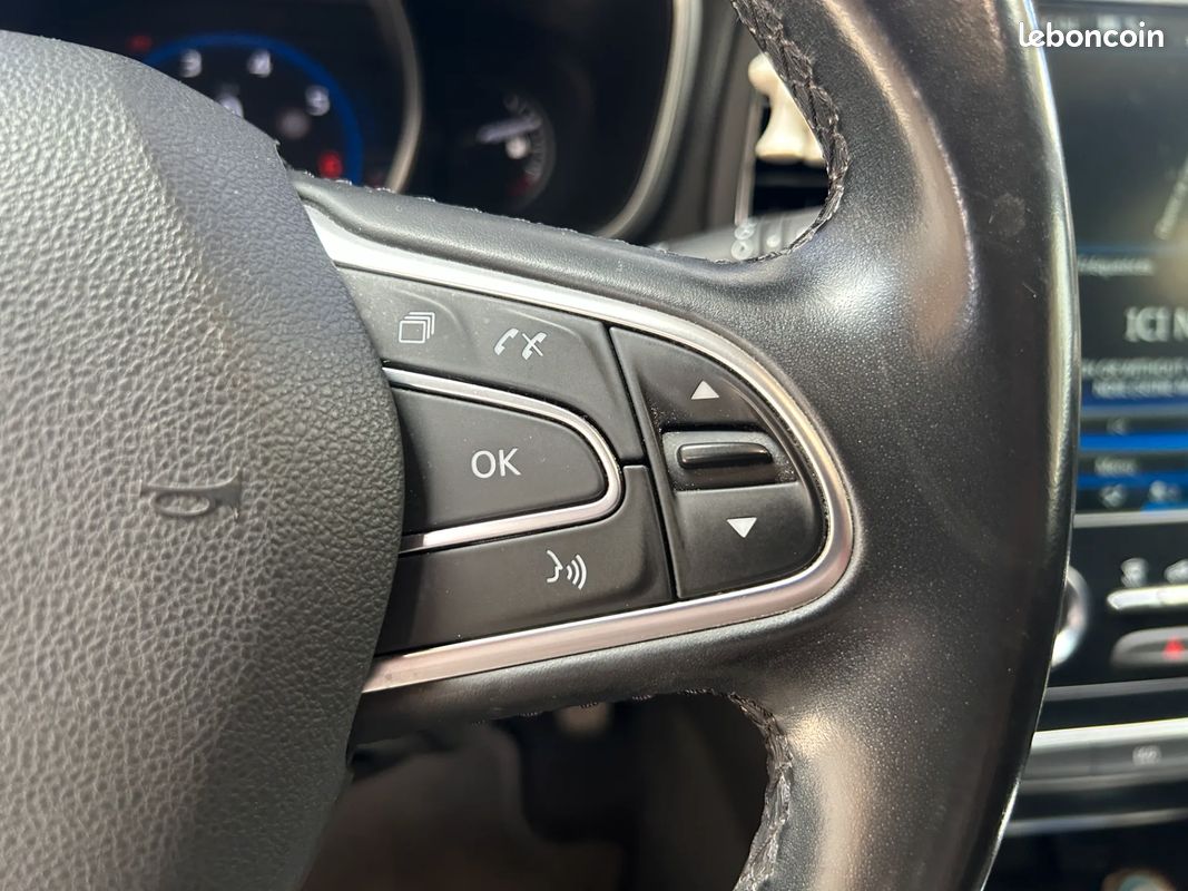 RENAULT Megane 1.3 140ch INTENS - 2020 - CarPlay - Boîte auto - Attelage - Caméra De Recul - Régulateur - Lumière D'Ambiance - Carte Main Libre (image 12)